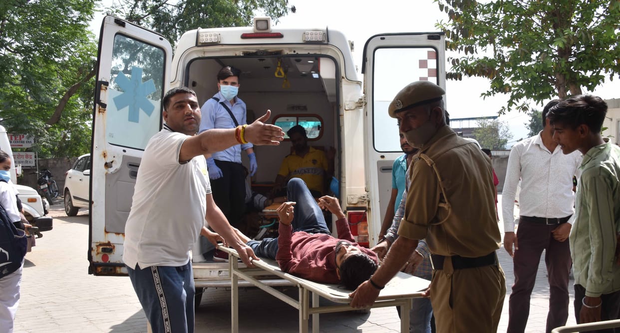 Cargo vehicle full of devotees overturns, girl's death; 15 injured