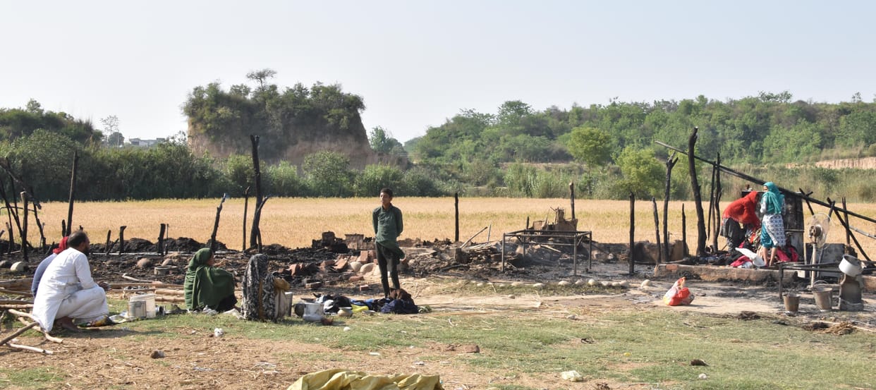 Four shanties burnt to ashes in Lalsingi