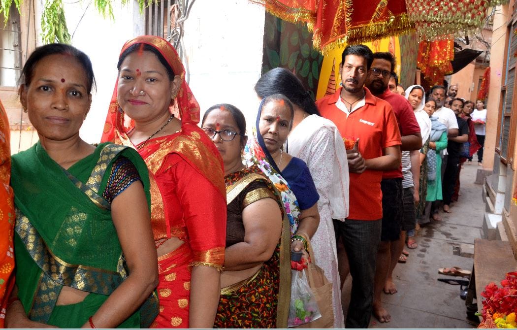 Chaitra Navratri 2022 Navami Tithi Devotees gathered in maa Siddhidatri temple in varanasi and kany pujan many places