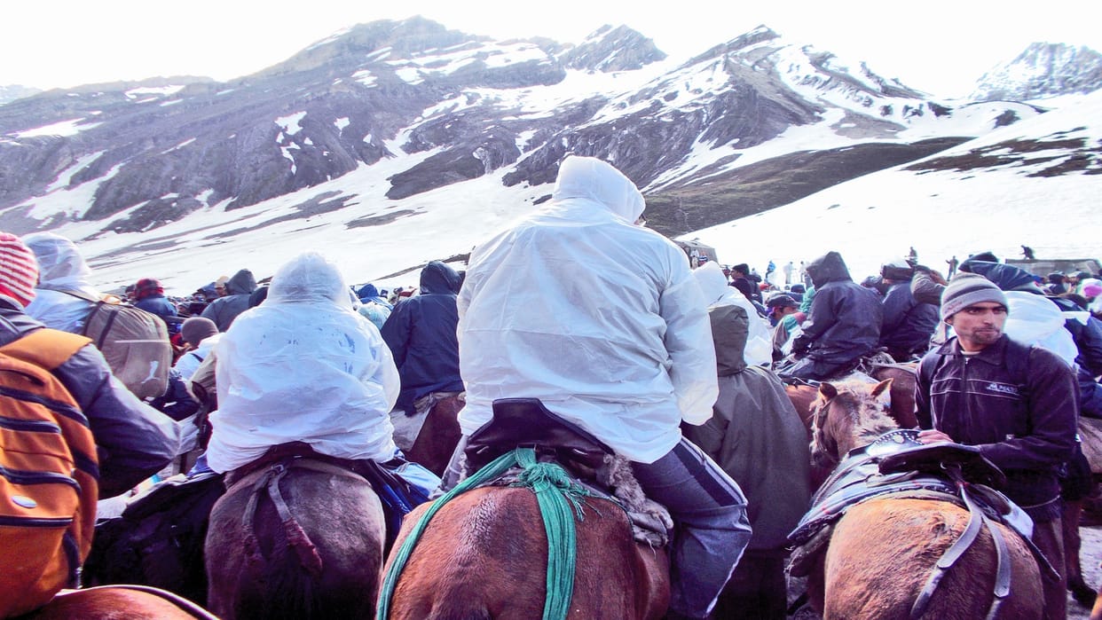 Amarnath Yatra Public interest litigation on black marketing case in name of helicopter facility High Court seeks reply from Amarnath Shrine Board