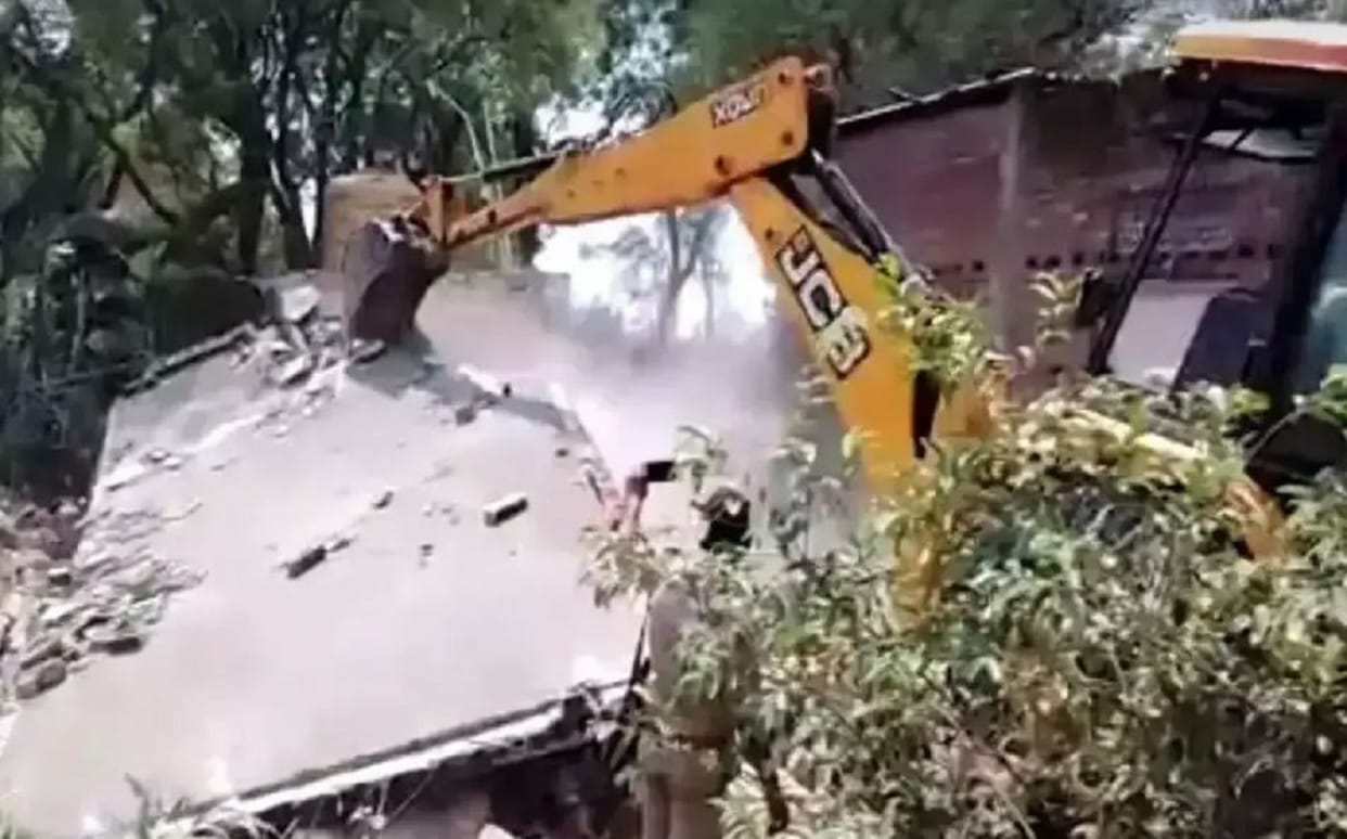 Kannauj: Bulldozer run on illegal property of SP leader close to Akhilesh