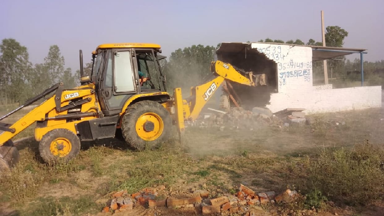 UP News: Administration officers have demolished five colony by bulldozer in Bijnor city see photos