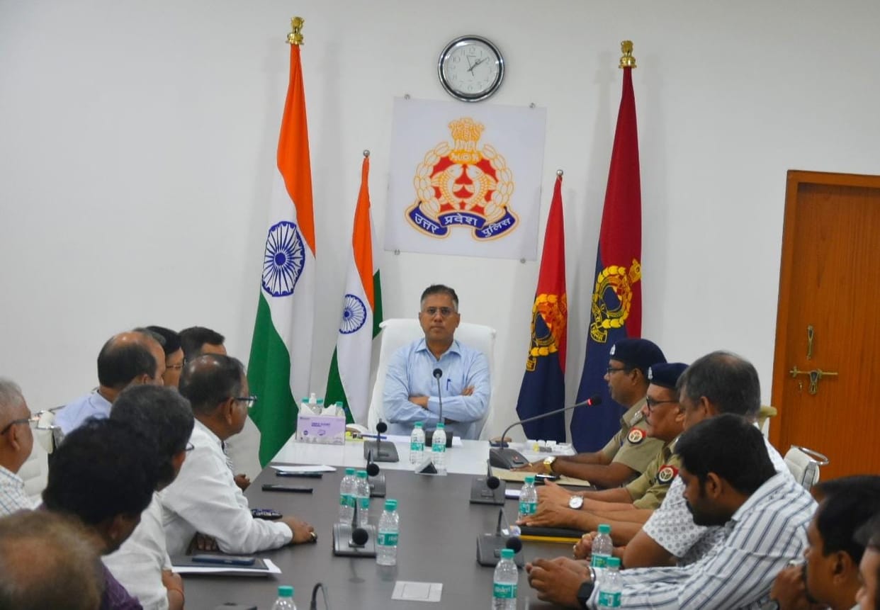 Police Commissioner of Varanasi meeting with builders  said Fix fire safety resources in buildings within 15 days