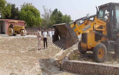 mafia mukhtar ansari nearest ganesh mishra  illegal plotting  demolished by bulldozer in mau at five acres of land