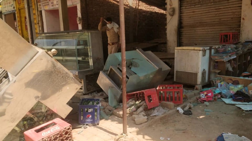 clash between two sides over shop dispute in syahipura village in Agra