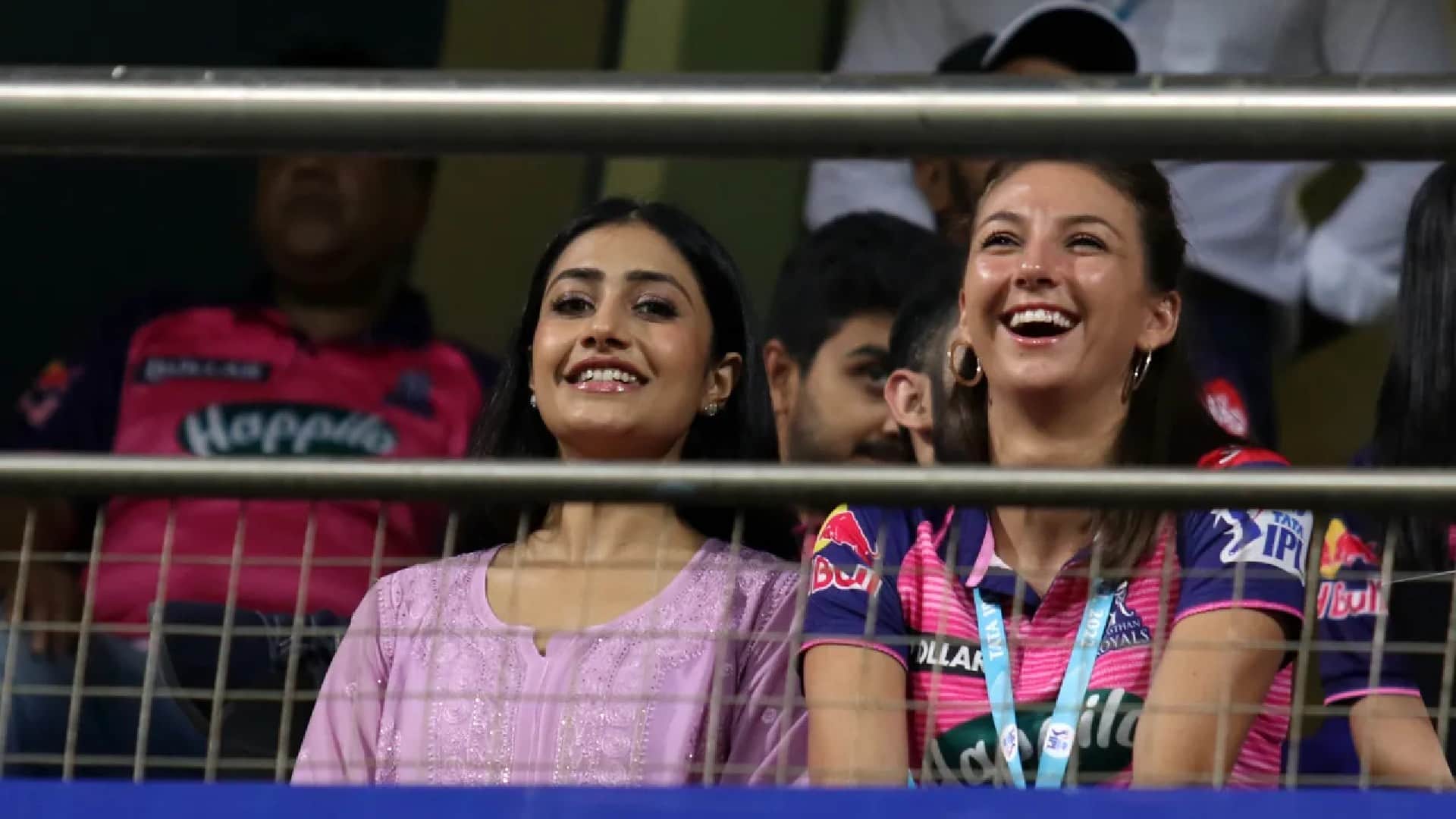 IPL 2022 KKR vs DC and RR vs LSG Match Highlights Hindi Athiya shetty, Dhanshree and Sunil Shetty reached Stadium