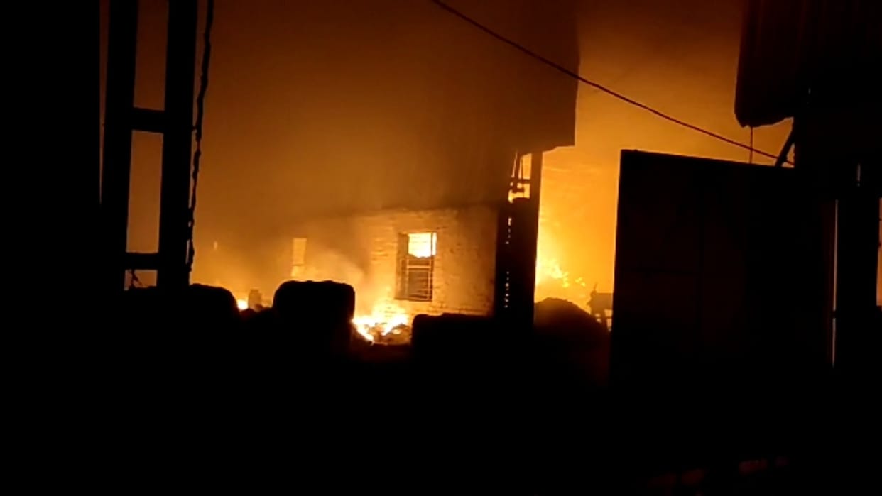 fire broke out in noida factory late night
