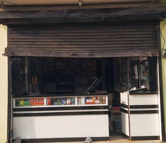 hardoi news,Cash and medicines stolen by breaking the shutter of the medical store