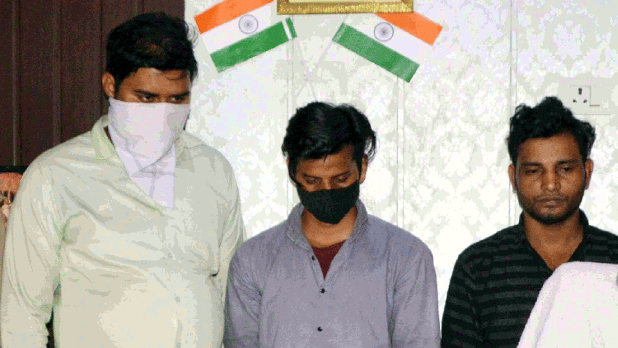 Ghaziabad Cyber fraud of crores from 500 people in Indirapuram three arrested