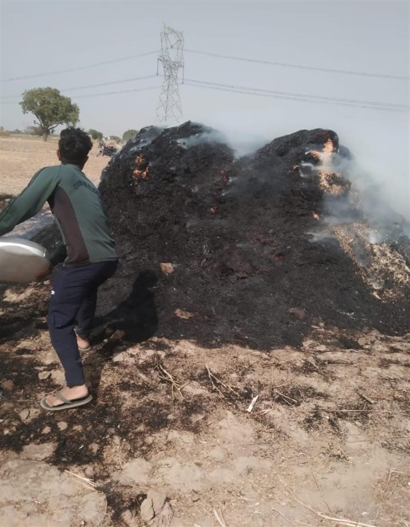 Hathras: Wheat and straw burnt to ashes by fire