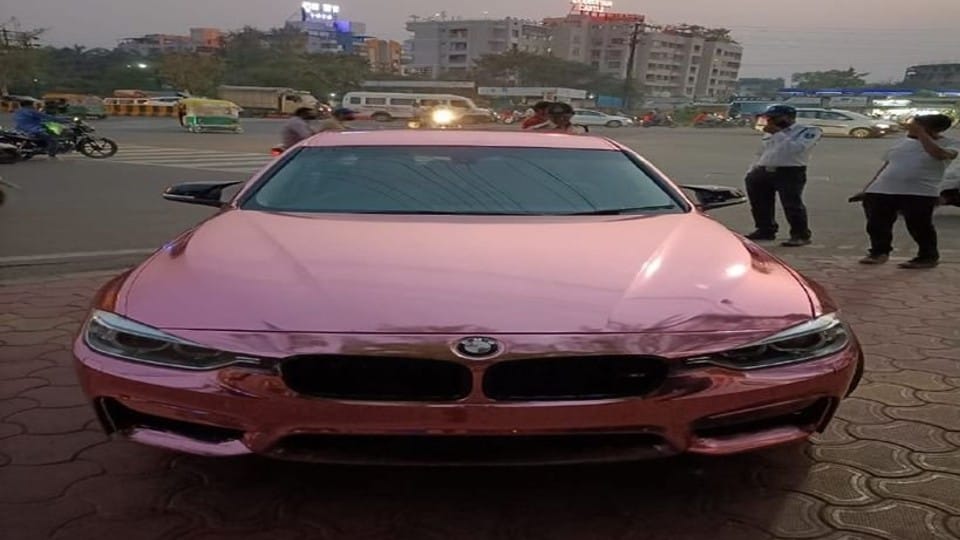 Indore: Challenged the strictness of the police by changing the color of the car, the police seized the car during checking