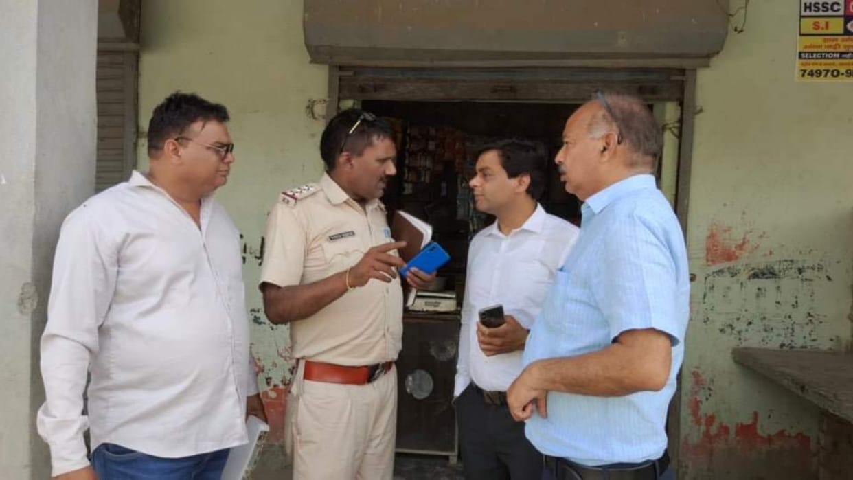 Two miscreants robbed a petrol pump worker in Karnal of Haryana