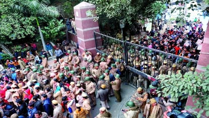 JNU Clash: Mushaira in Support of Pakistan Jawans Martyrdom Celebration Know All JNU Controversy News in Hindi