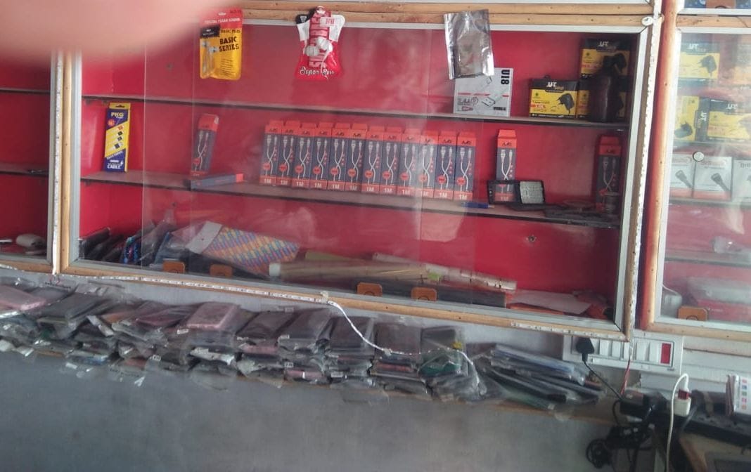 Lakhs stolen near Kokhraj Kotwali