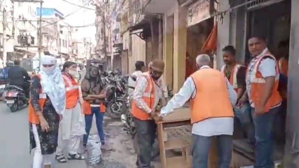 Indore: Tenant had occupied the house for 27 years, when the collector vacated it, tears came in his eyes