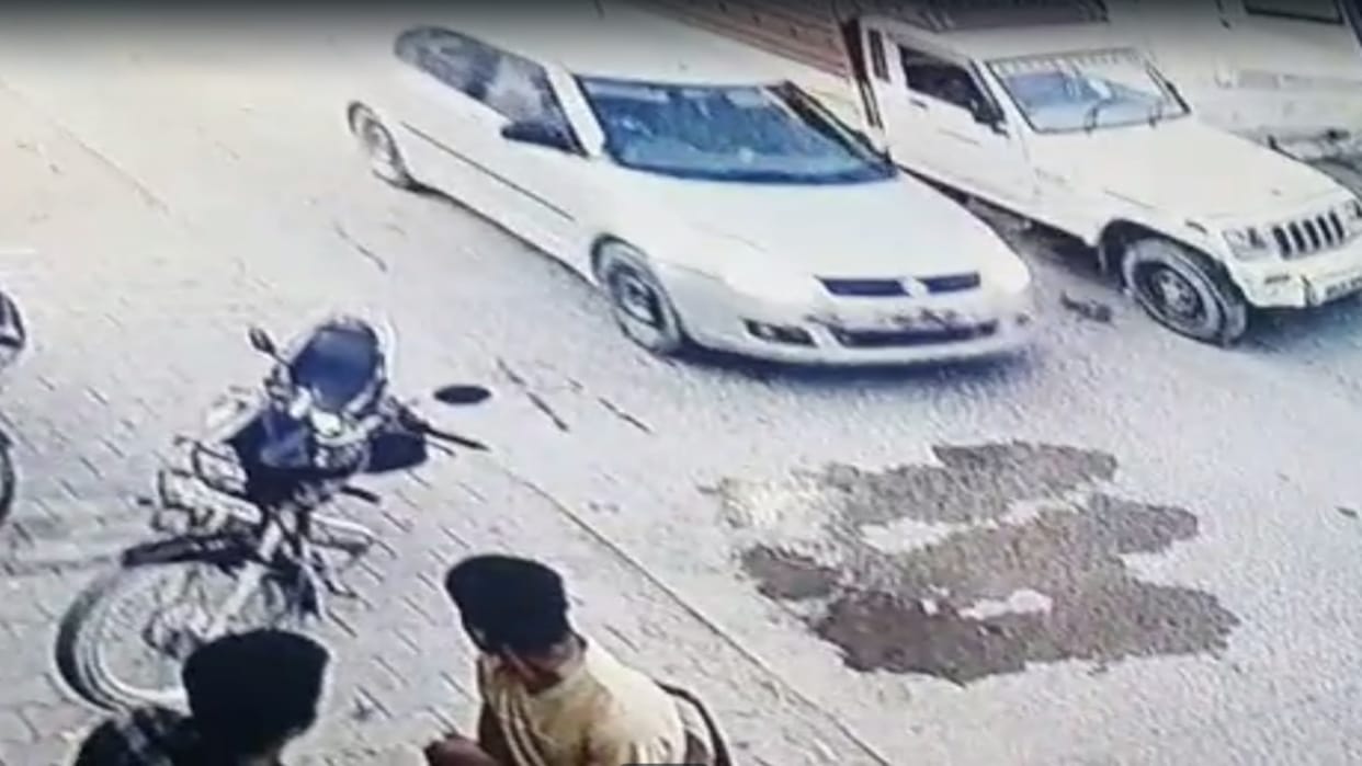 One kg 200 grams of gold and 17 kg of silver looted from jeweler in Jodhpur