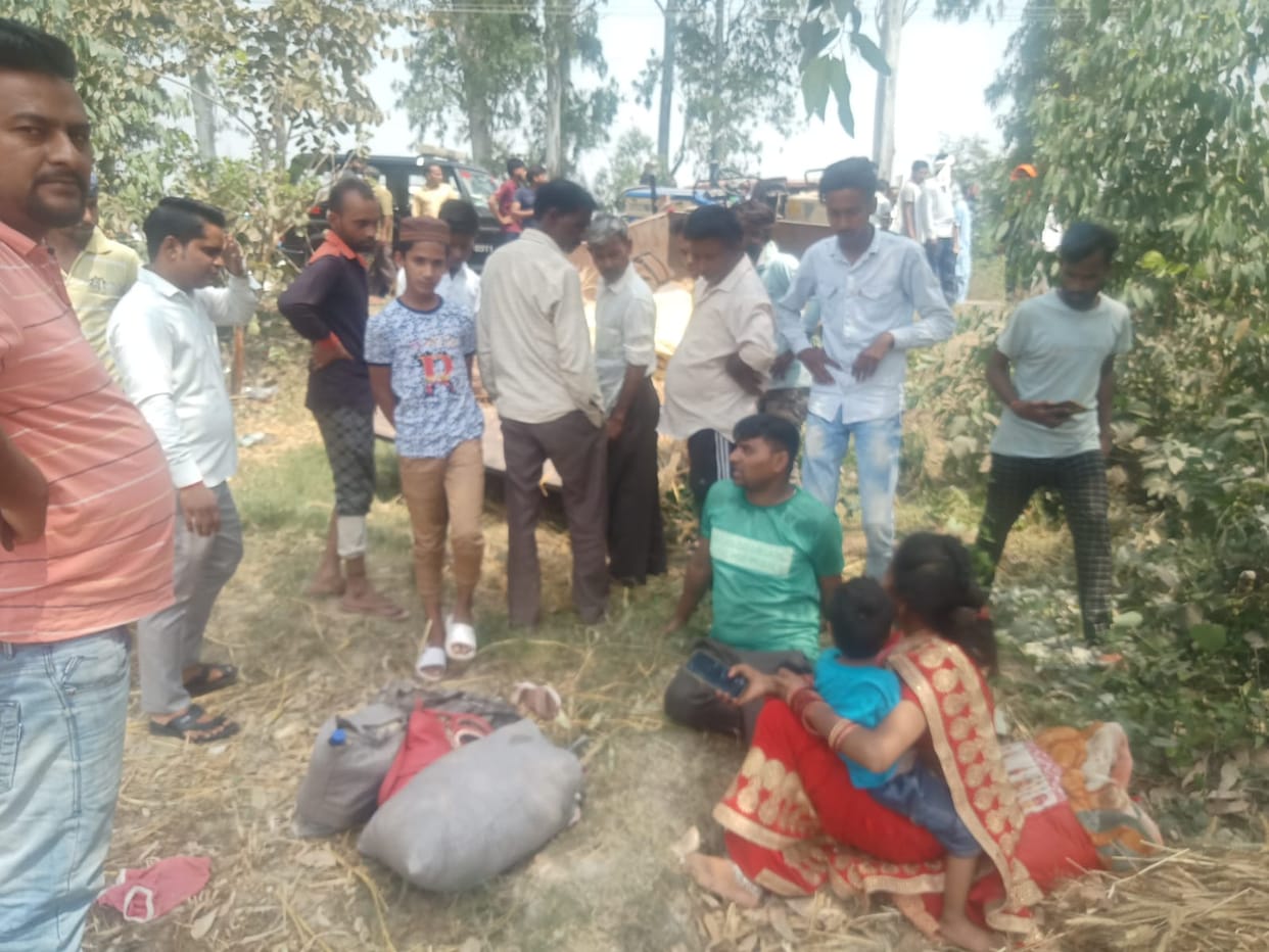 Tractor-trolley overturned in pit, 20 seriously injured
