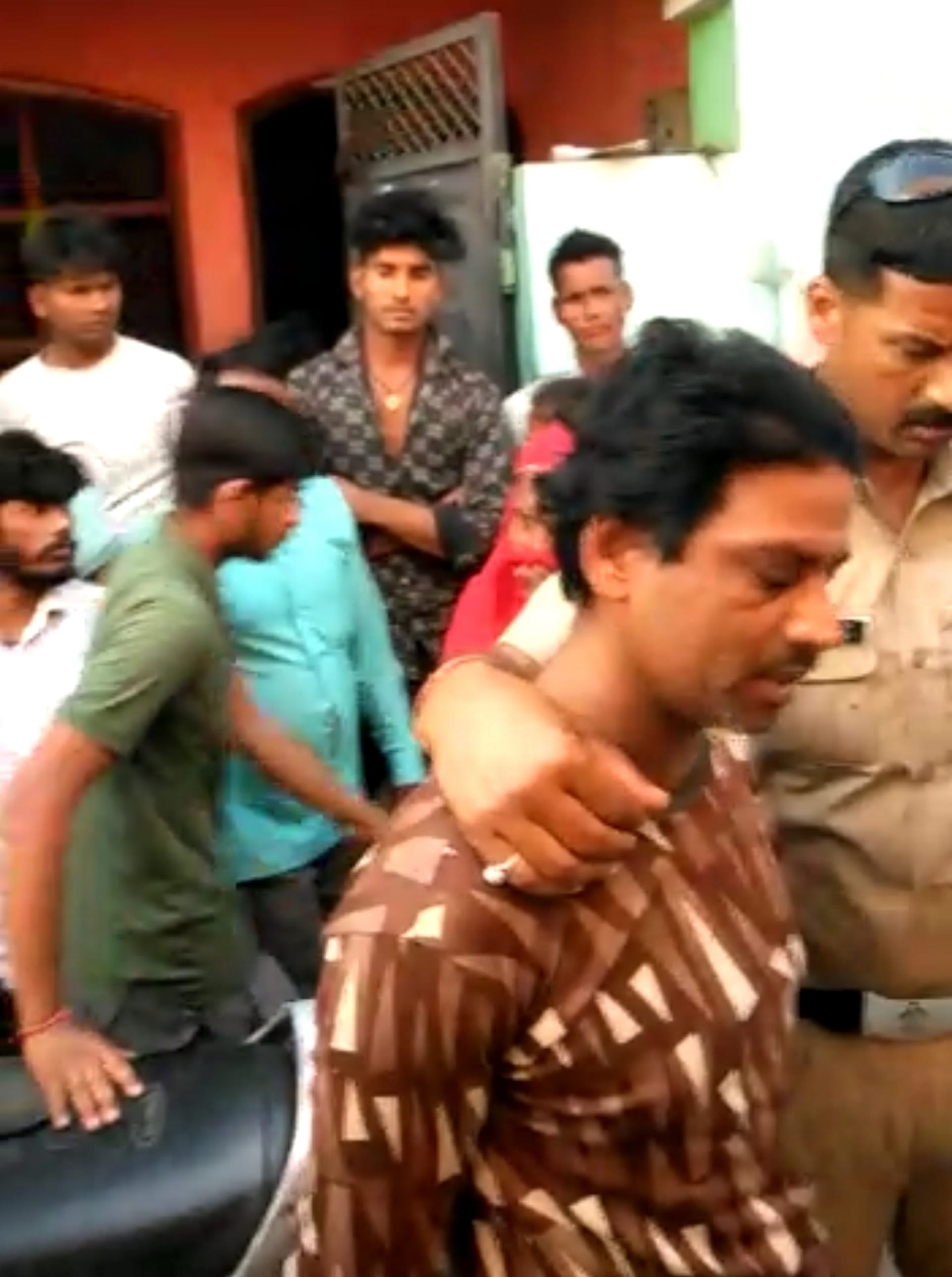 Murder, Husband kills wife by stabbing her with a knife