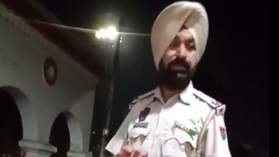 GRP ASI Suspended after Delhi tourist shares video with cm bhagwant mann