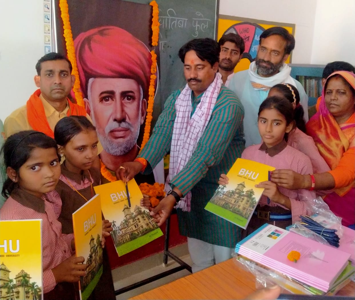 BJP workers celebrated Jyotirao Phule's birth anniversary