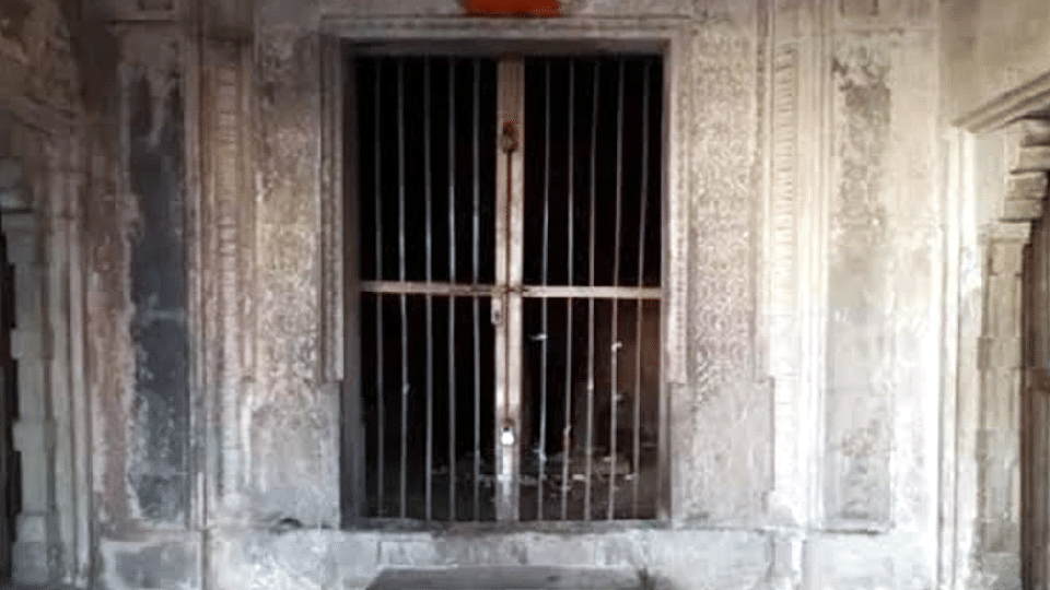 Former CM Uma Bharti begins hunger strike to fulfil her demand to open lock of Shiv temple in Raisen