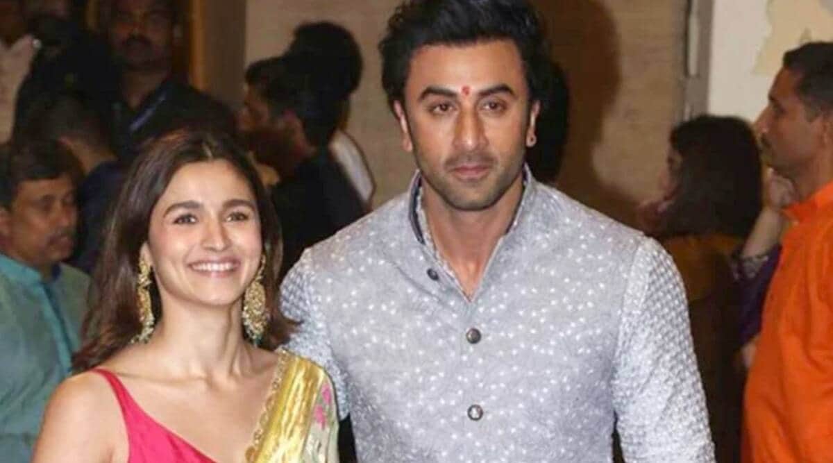 Shahrukh khan Sanjay leela bhansali Karan johar to attend Ranbir kapoor Alia bhatt varmala ceromony