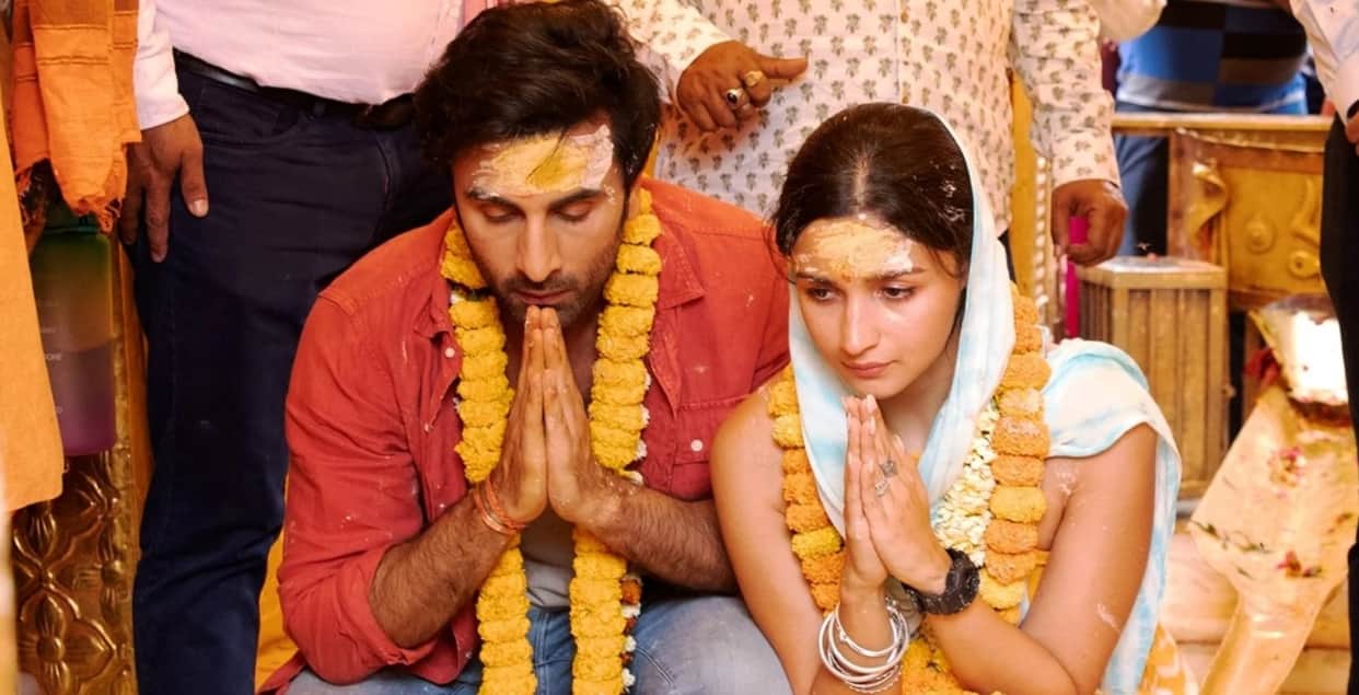 Alia Bhatt And Ranbir Kapoor Welcome A Baby Girl Sonam Kapoor to Mouni Roy bollywood celebs reacted