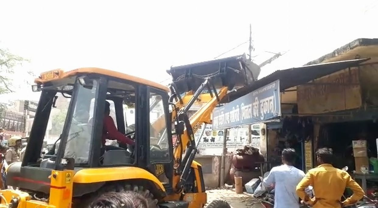 Bulldozer thundered over illegal encroachment, stirred up