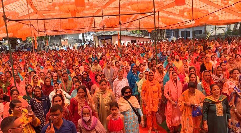 Mahila Congress protest against inflation