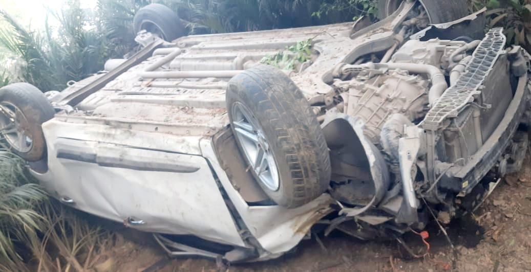 Speeding car overturned, youth dies, partner serious