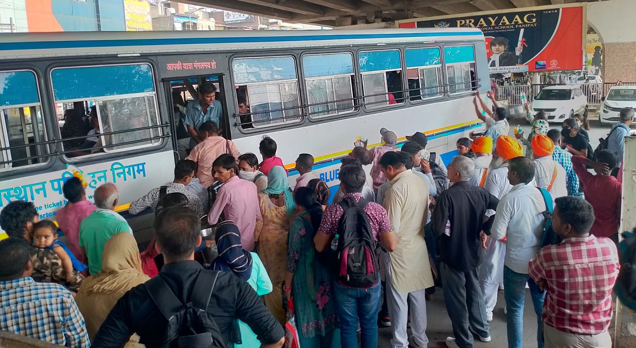 Six full and four partially canceled trains, people traveled in the bus