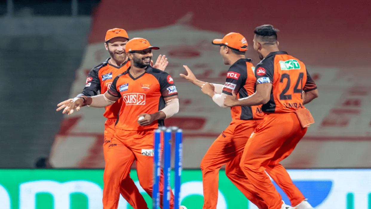 IPL 2022 Points Table, Orange Cap and Purple Cap list, Gt out of top four after first loss