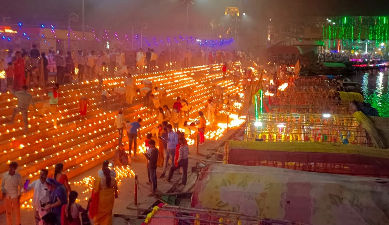 Dharmanagari lit up with five lakh lamps on Shri Ram's birth anniversary