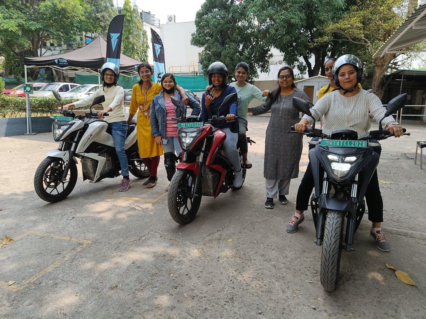 Tork Motors Starts delivery of Tork Kratos electric motorcycle in Mumbai Know Price Range Specs News in Hindi