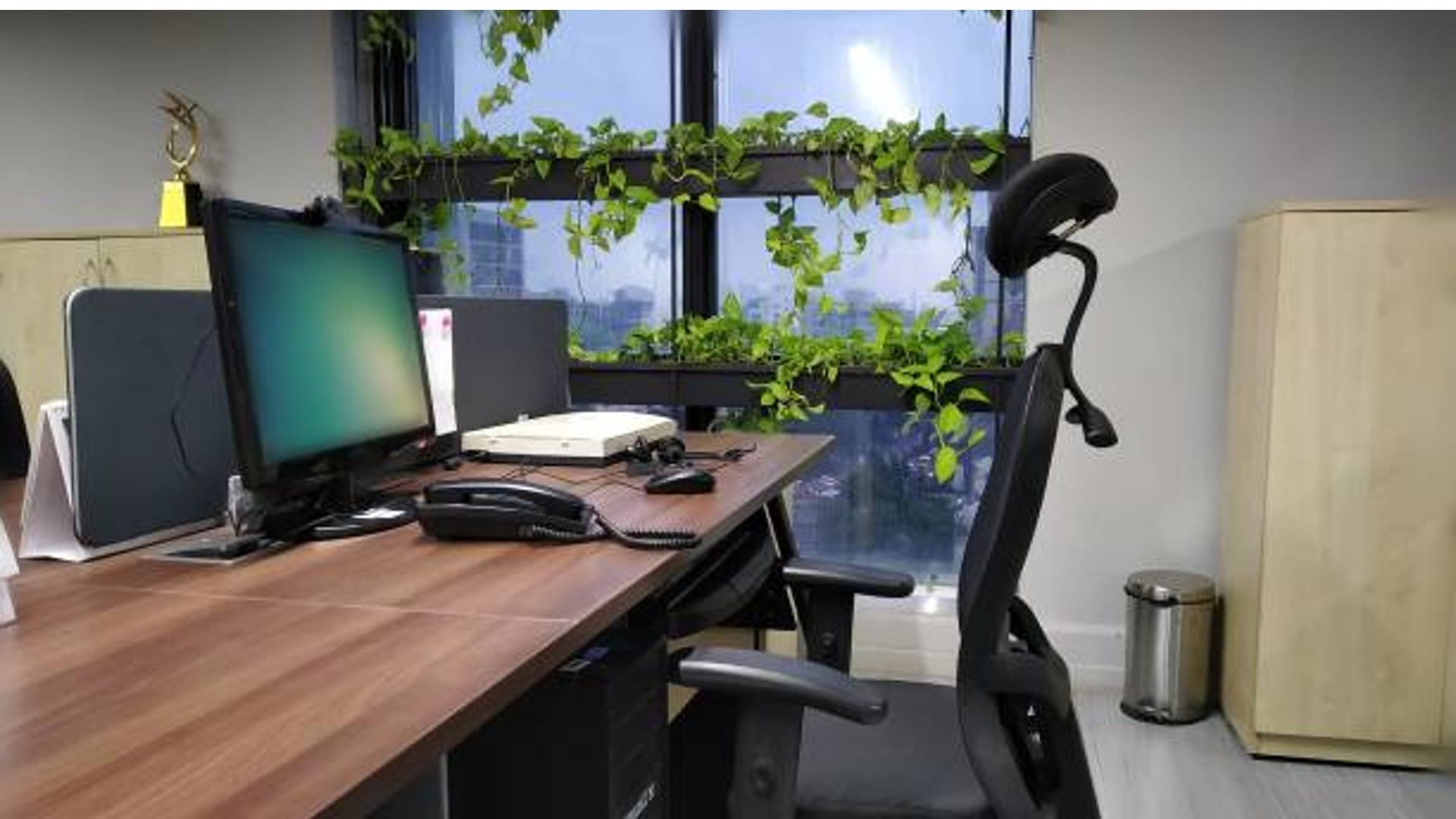 Vastu Tips For Workplace in hindi naver do these mistakes on Workplace