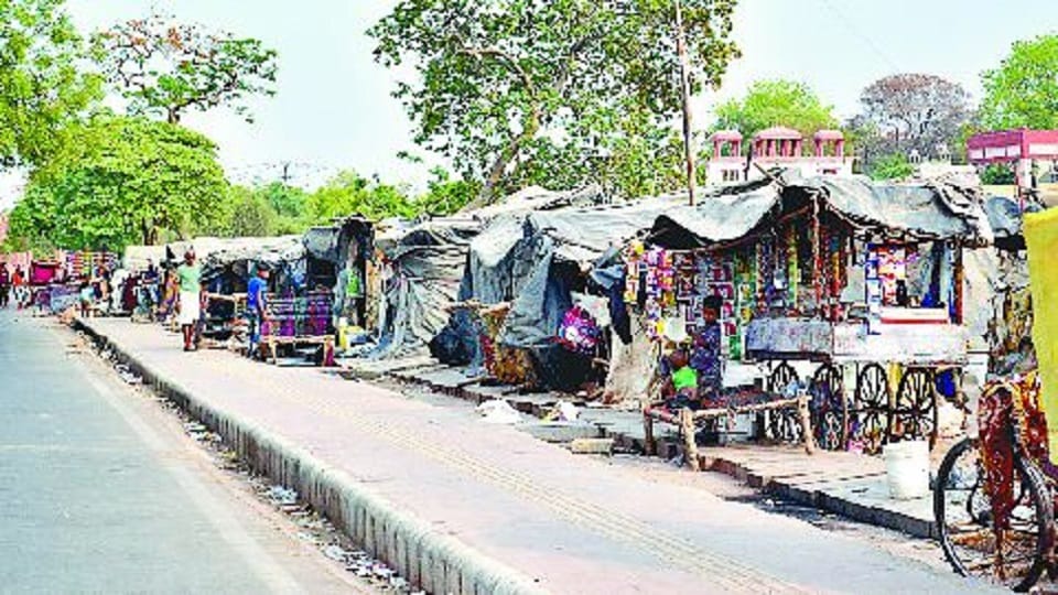 Agra Metro 100 illegal slums become a hindrance in the way of Jama Masjid underground station