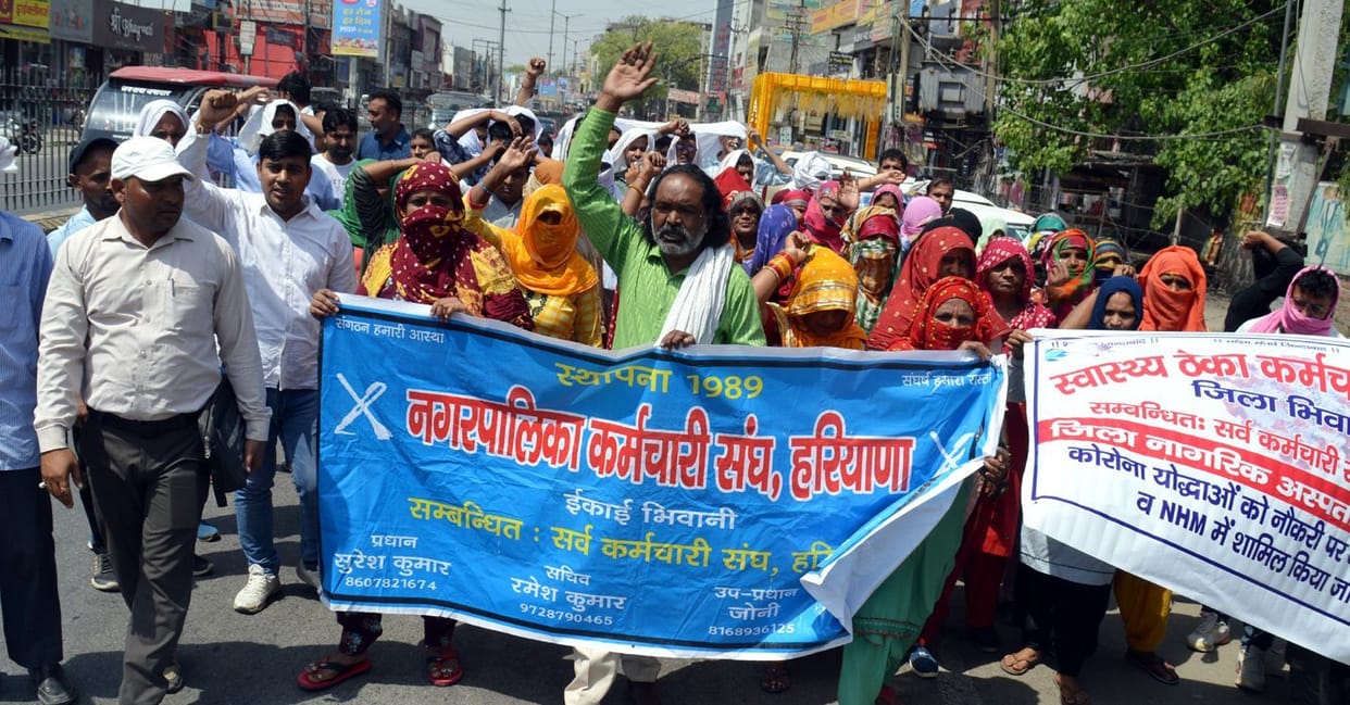 Indefinite strike of Safai Karamcharis on demands from today, cleaning system will crumble