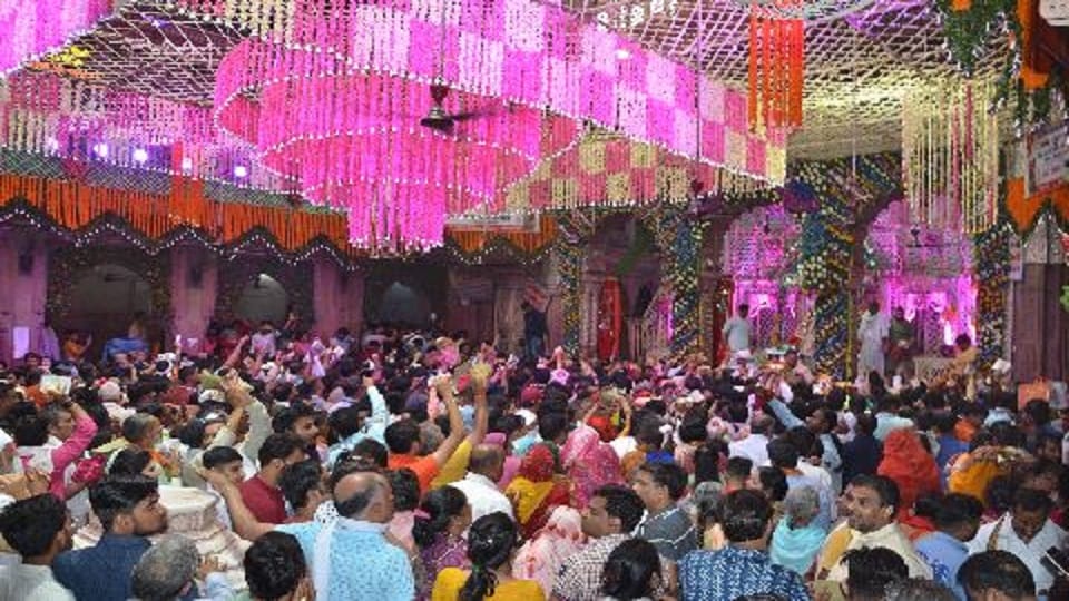 banke bihari ji sit at phool bangla from ekadashi mathura news