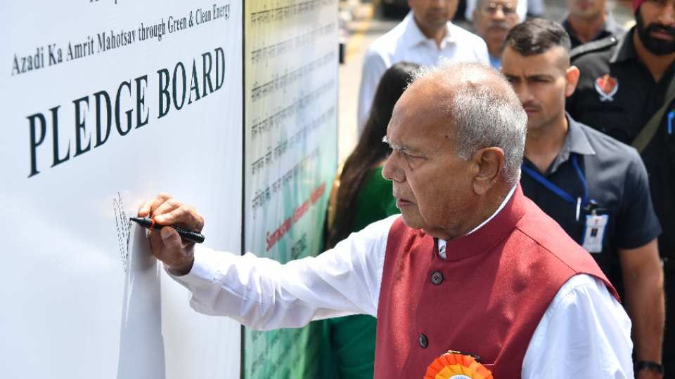 Banwarilal Purohit said secretary level officers should also travel in public bus