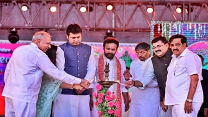 माधवपुर मेले में त्रिपुरा के मुख्यमंत्री बिप्लब कुमार देब।