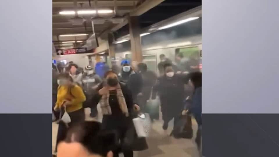 Commuters Shot on Brooklyn Subway by Man in Gas Mask Who Threw Smoke Grenade, know all updates