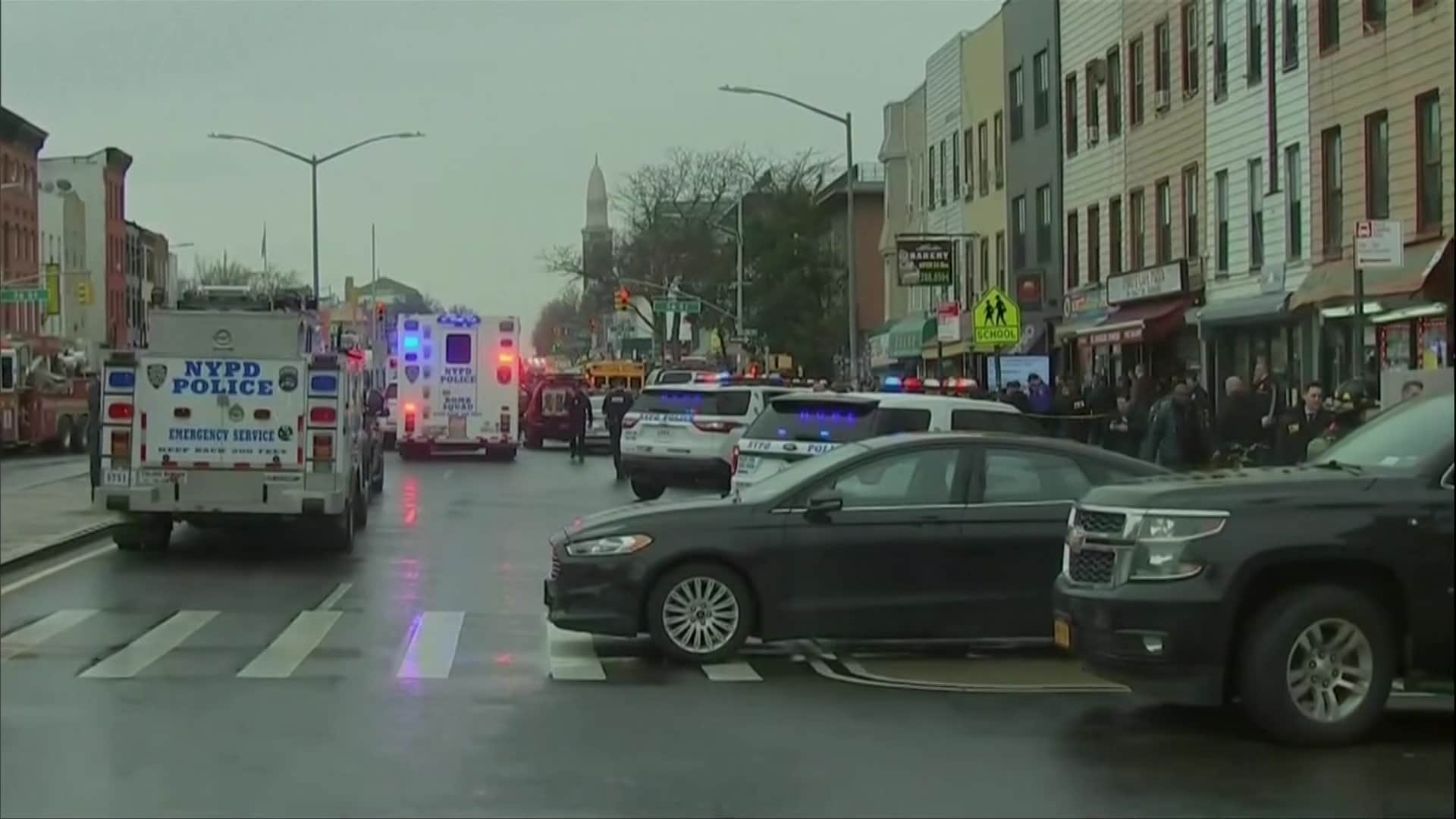 Commuters Shot on Brooklyn Subway by Man in Gas Mask Who Threw Smoke Grenade, know all updates