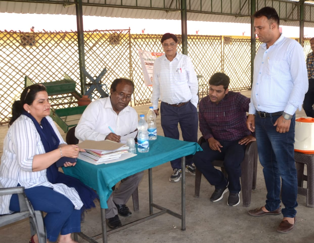 Seeing the incomplete arrangements at the purchasing centers, the Additional Commissioner expressed displeasure