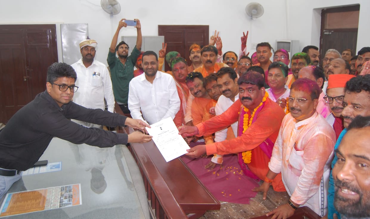 BJP candidate Dr. Ratanpal defeated Dr. Kafeel of SP by 3224 votes.