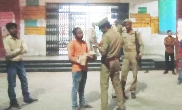 hardoi news,Newborn dies after delivery, relatives created a ruckus