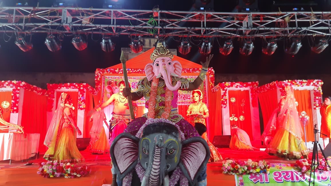 The tableaux adorned in the procession on the birth anniversary of Shri Ram fascinated