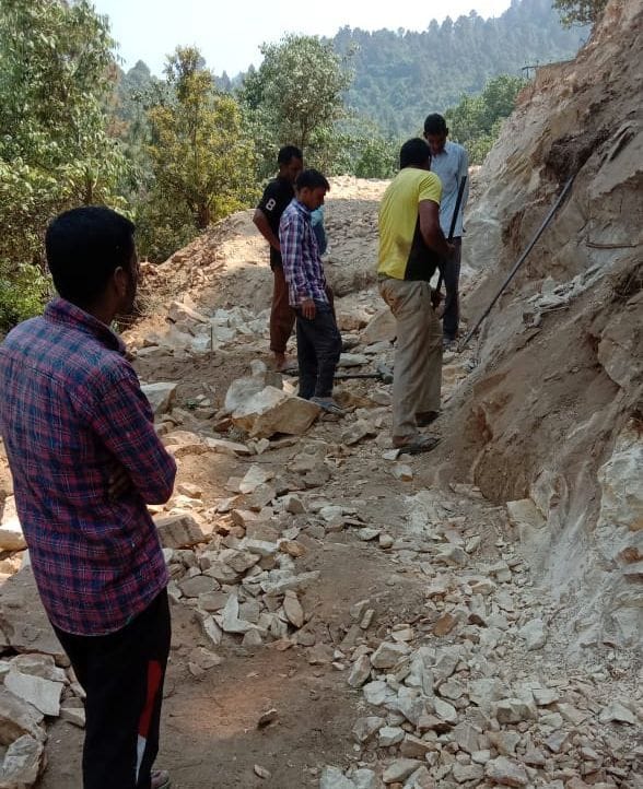 Villagers started to cut road.