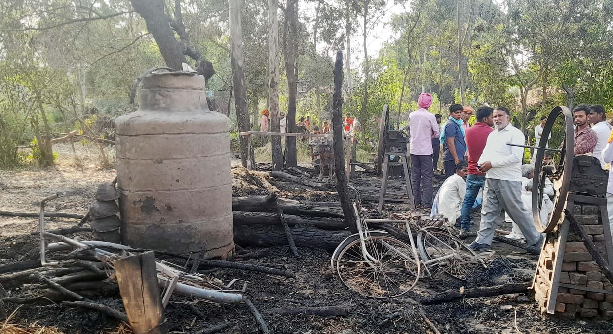 Fire broke out in Singapore Kursanda village, seven houses burnt, eight animals were also scorched