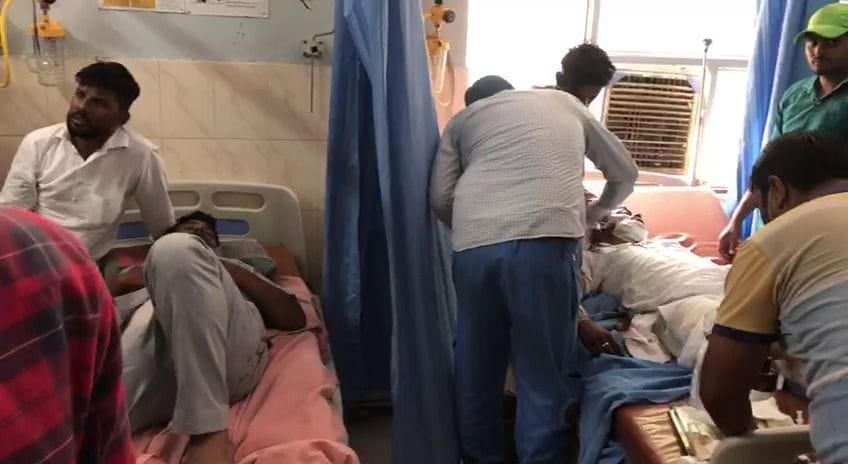 Car collides with tree near Dariyapur, 6 people injured