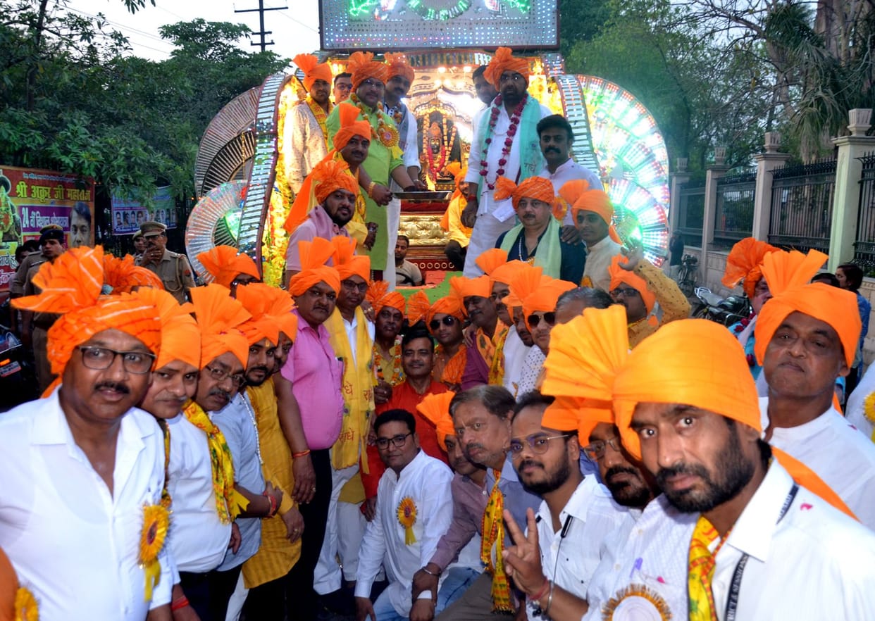 Aligarh: The city became devotional due to the huge procession of Akrurji Maharaj